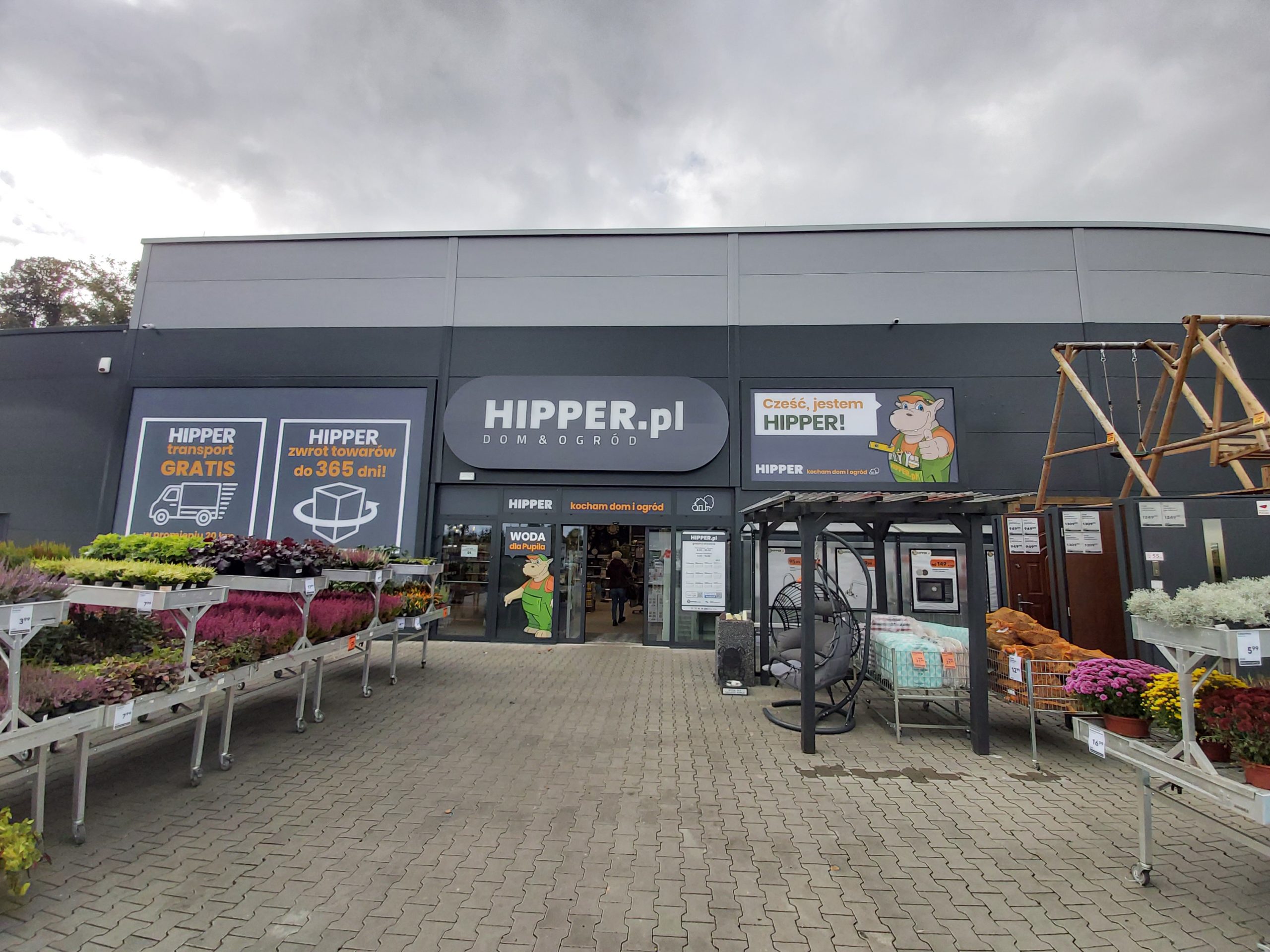 szyldy reklamowe na budynku scaled