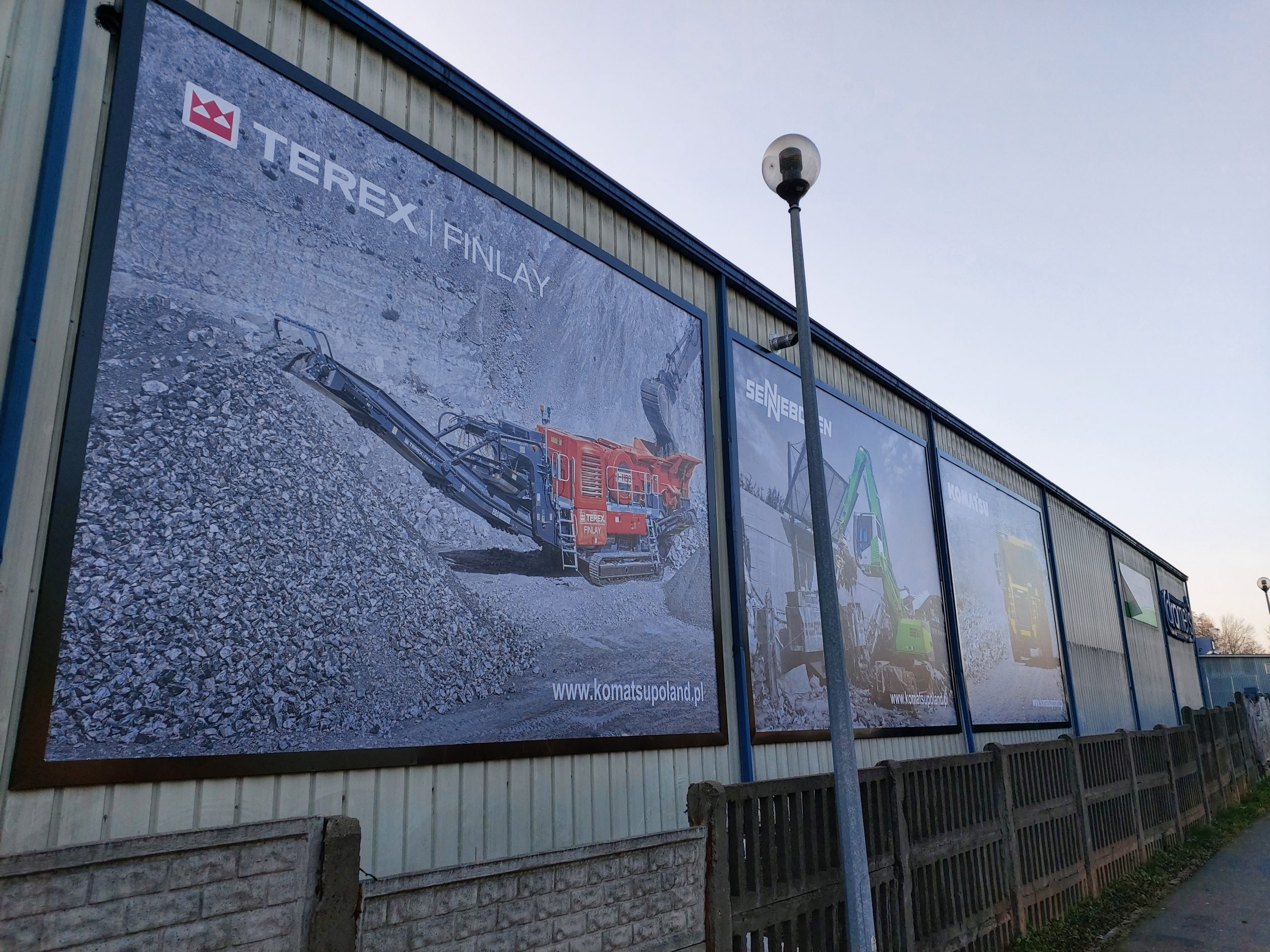 szyld reklamowy giga duzy scaled