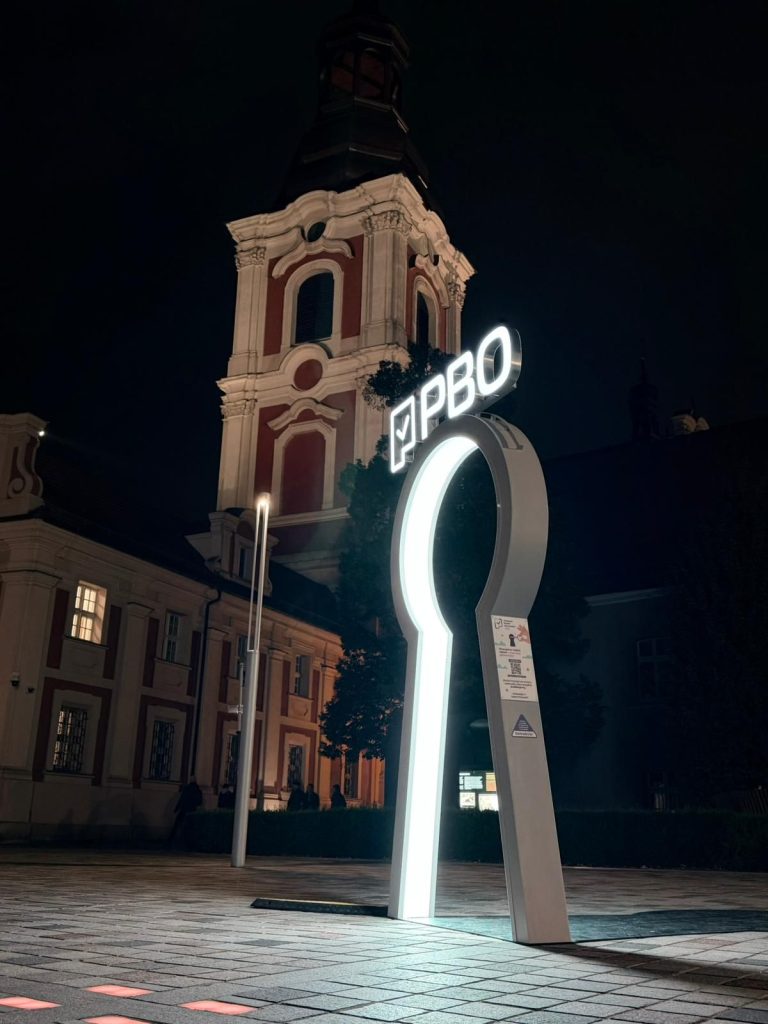 „Dziurka od Klucza” – wyjątkowa instalacja dla PBO 2026 Dziurka od Klucza