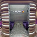 Litery 3D i lightboxy na targi SiGMA Rome 2025 – realizacja dla Expo M1 Tony Bet - stoisko targowe