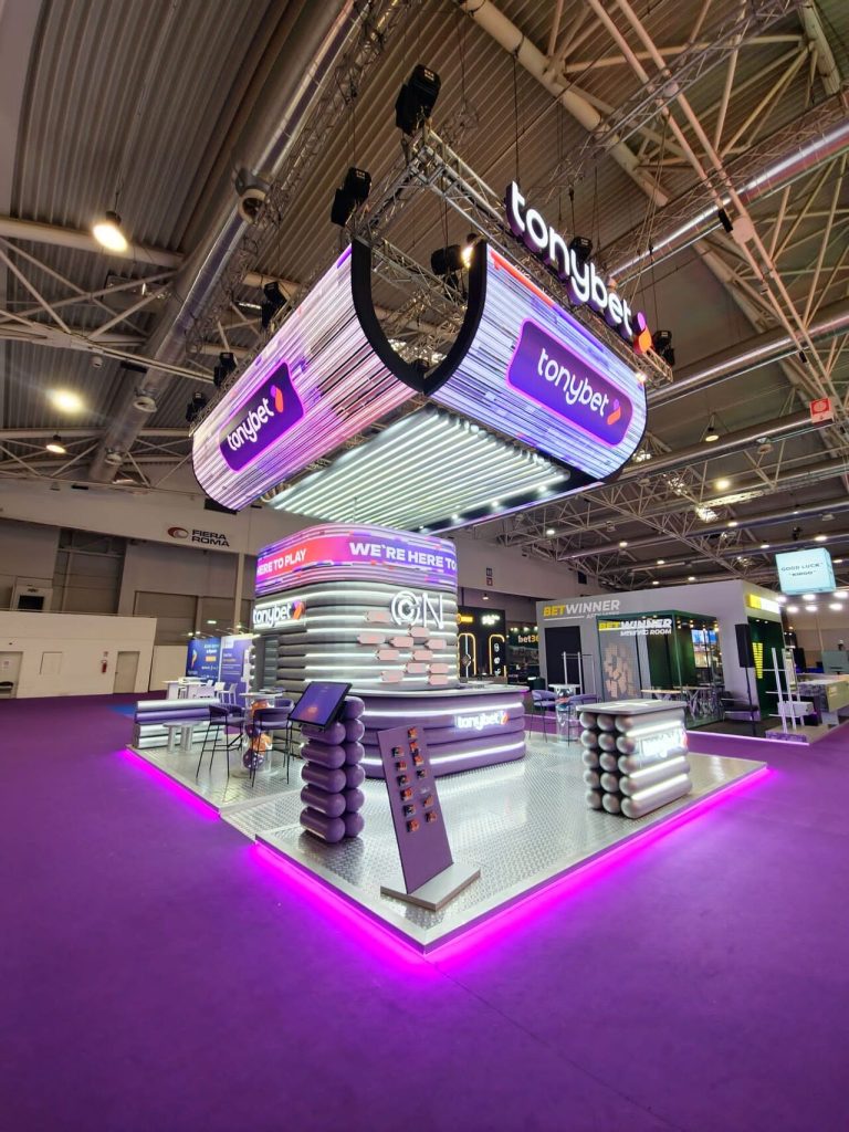 Litery 3D i lightboxy na targi SiGMA Rome 2025 – realizacja dla Expo M1 Tony Bet - stoisko targowe