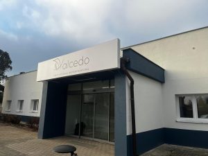 Kasetony reklamowe jako sposób na skuteczną reklamę firmy