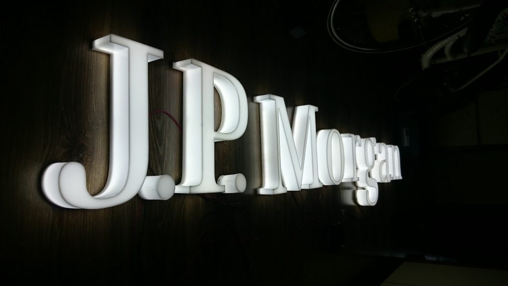 litery trójwymiarowe j.p. morgan